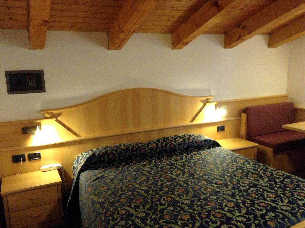 Hotel Ai Pini Vigo di Fassa Kültér fotó