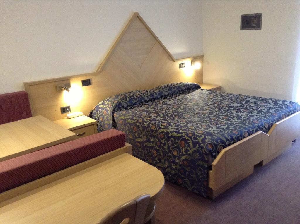 Hotel Ai Pini Vigo di Fassa Kültér fotó
