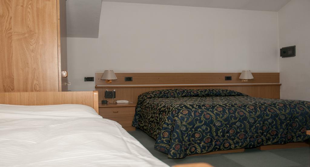 Hotel Ai Pini Vigo di Fassa Kültér fotó
