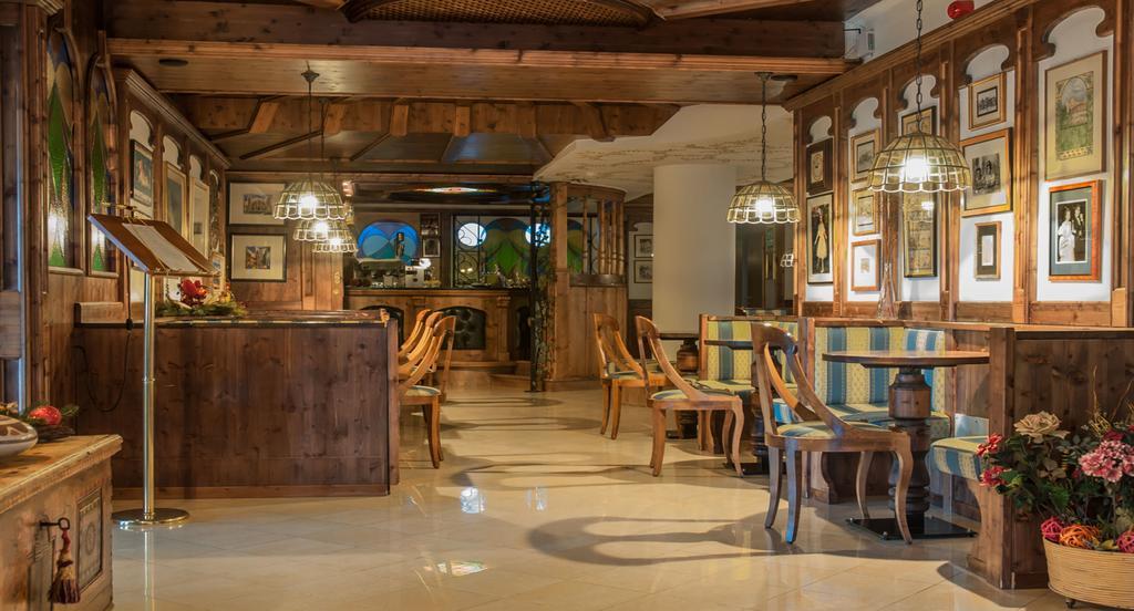 Hotel Ai Pini Vigo di Fassa Kültér fotó