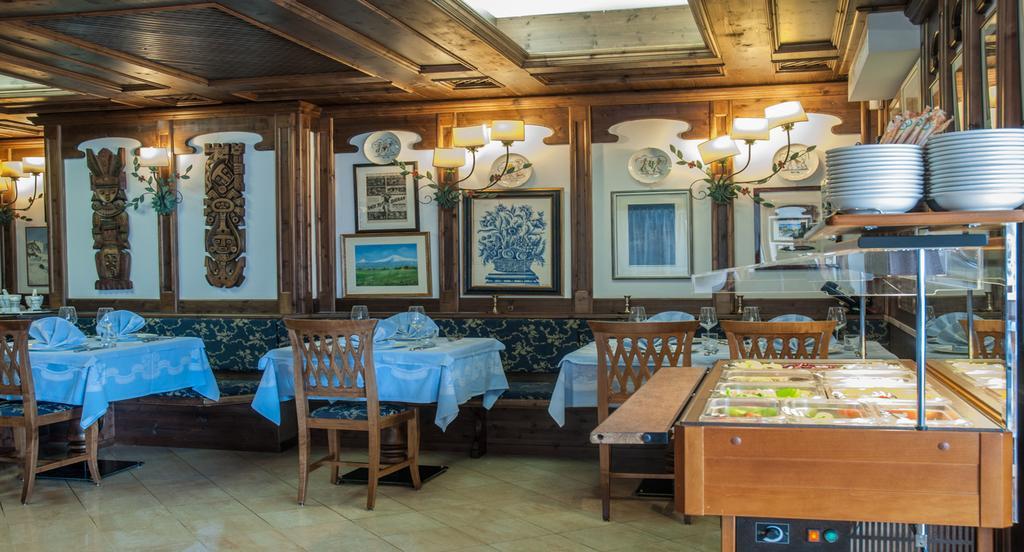 Hotel Ai Pini Vigo di Fassa Kültér fotó